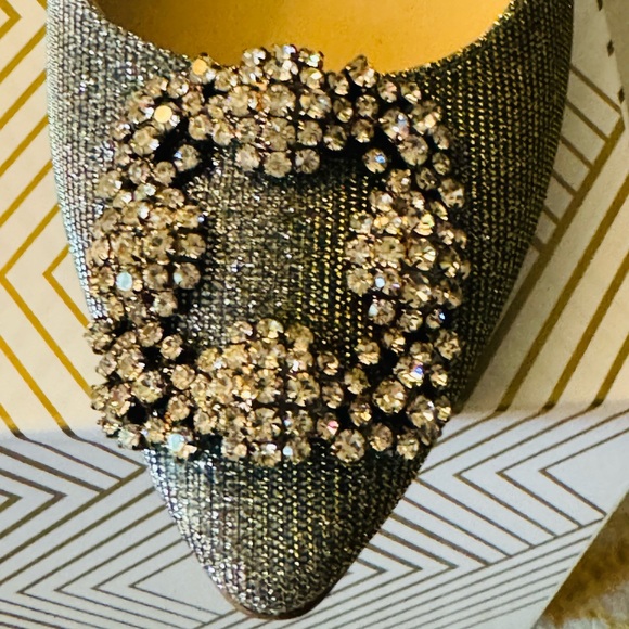 Manolo Blahnik 50 HANGISI  Metallic Crystal-Toe Pump, Gold/Silver~EU 36.5/US 6.5 - Picture 2 of 15